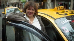 Ellas te llevan a casa: las taxistas sororas que enfrentan el acoso callejero